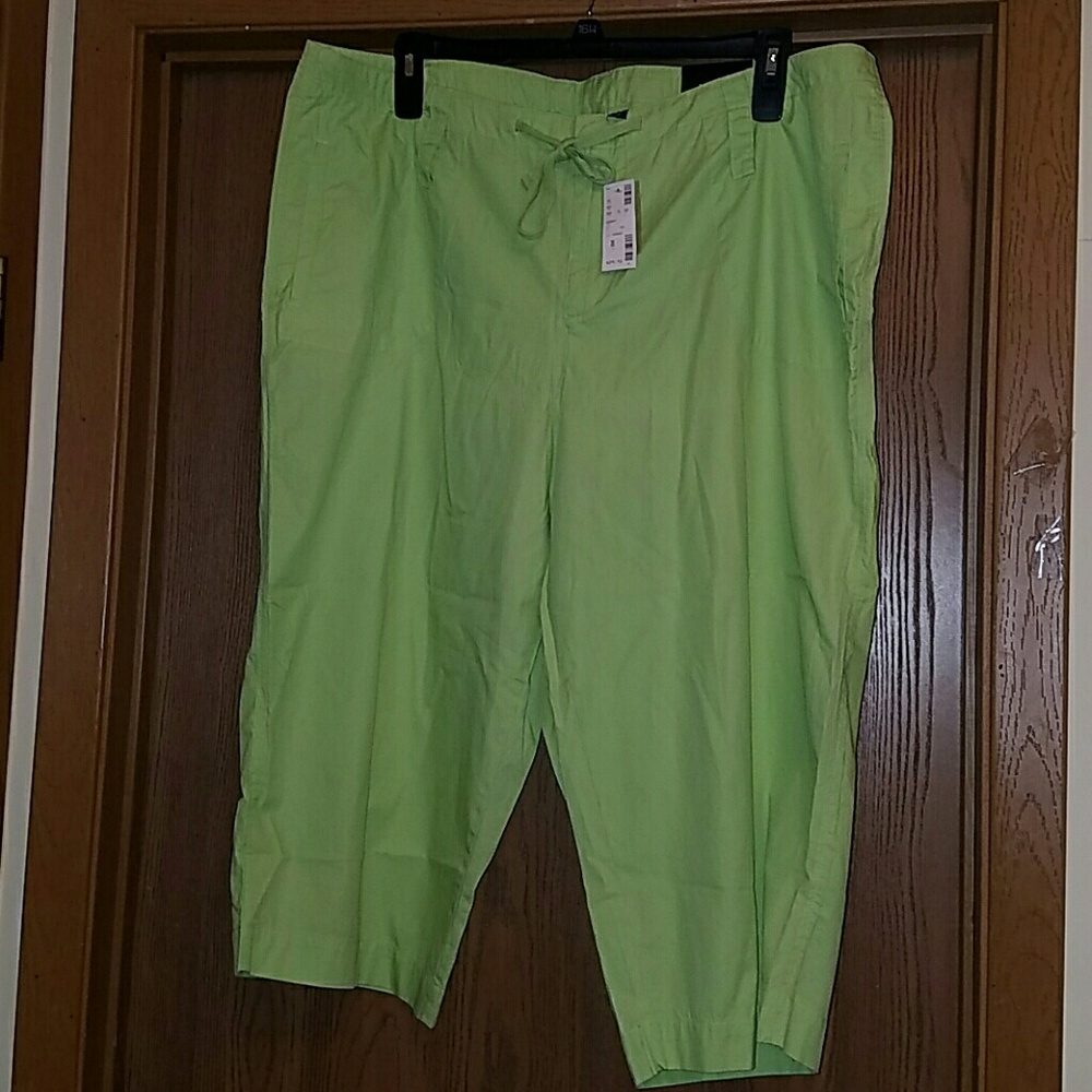 Avenue lime green capri pants